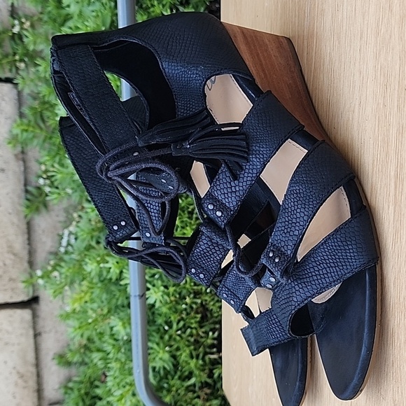 UGG Yasmin Lace Up Black Wedge Sandal Size 9 - Picture 1 of 14